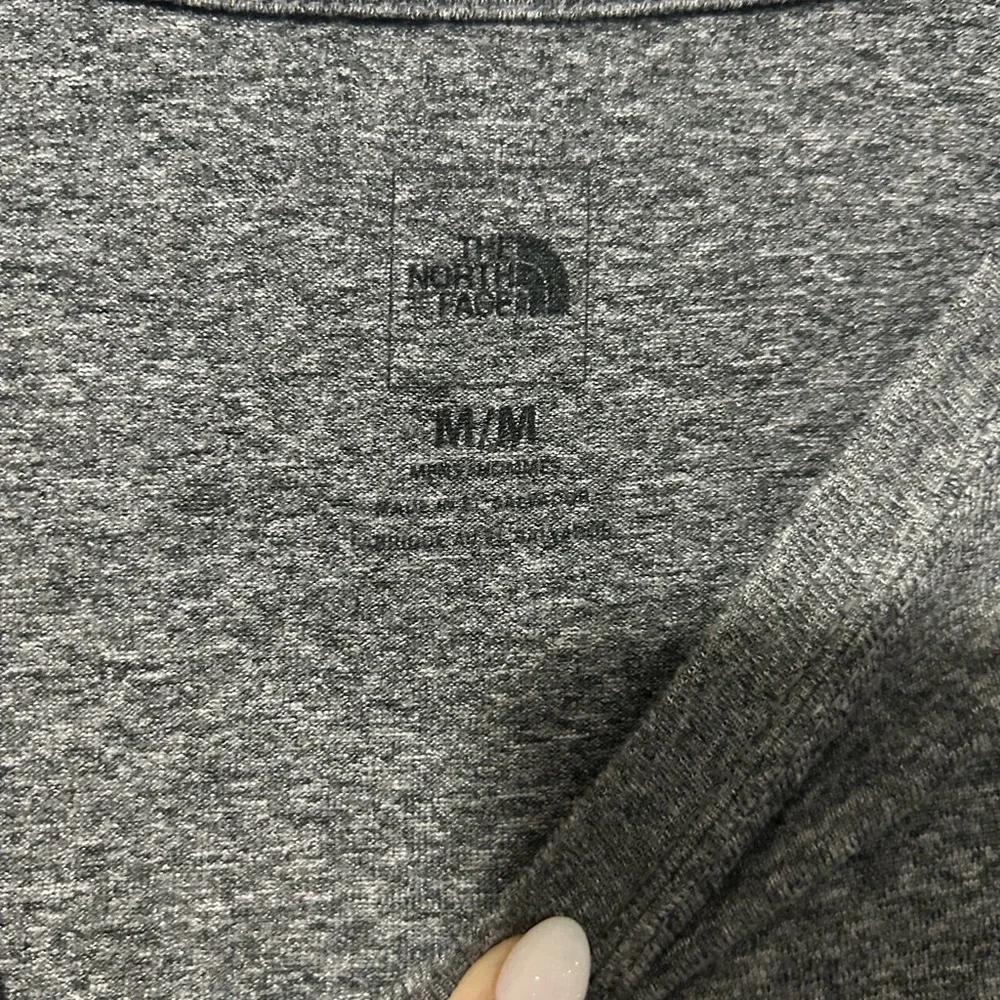 The North Face Men’s Long-Sleeve Heathered Gray Performance Shirt